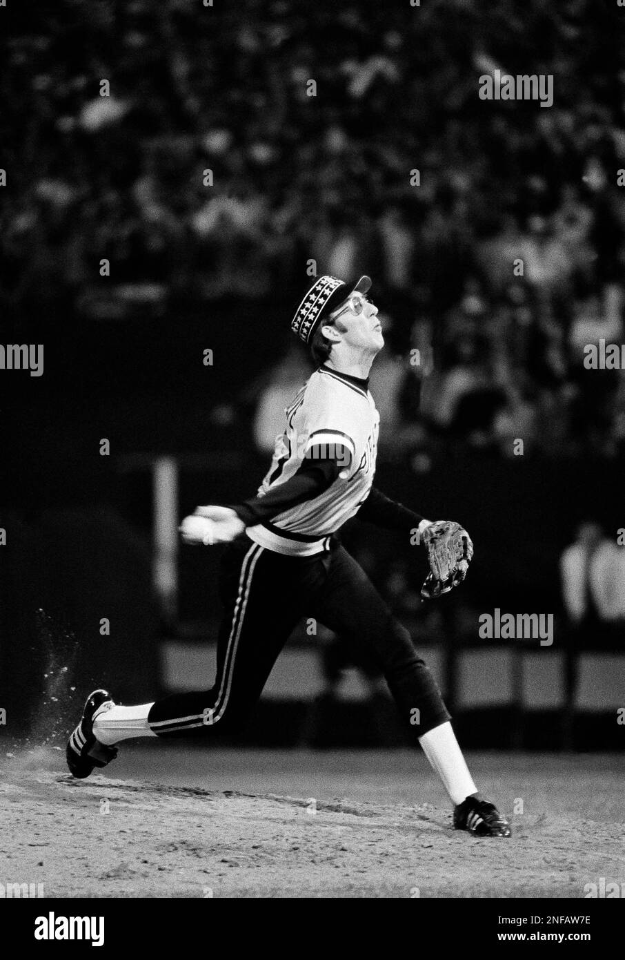 Pittsburgh Pirates' pitcher Kent Tekulve pitches against the