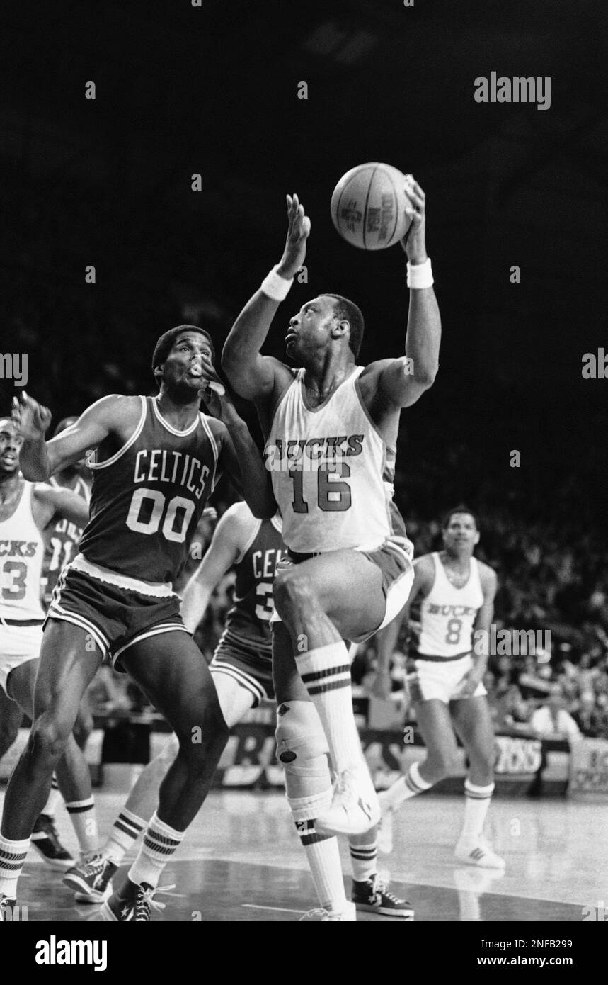 Philadelphia 76ers Moses Malone, white uniform, guard Milwaukee Bucks Bob  Lanier during second quarter NBA Eastern Conference finals action at  Philadelphia, May 18, 1983. (AP Photo/Rusty Kennedy Stock Photo - Alamy