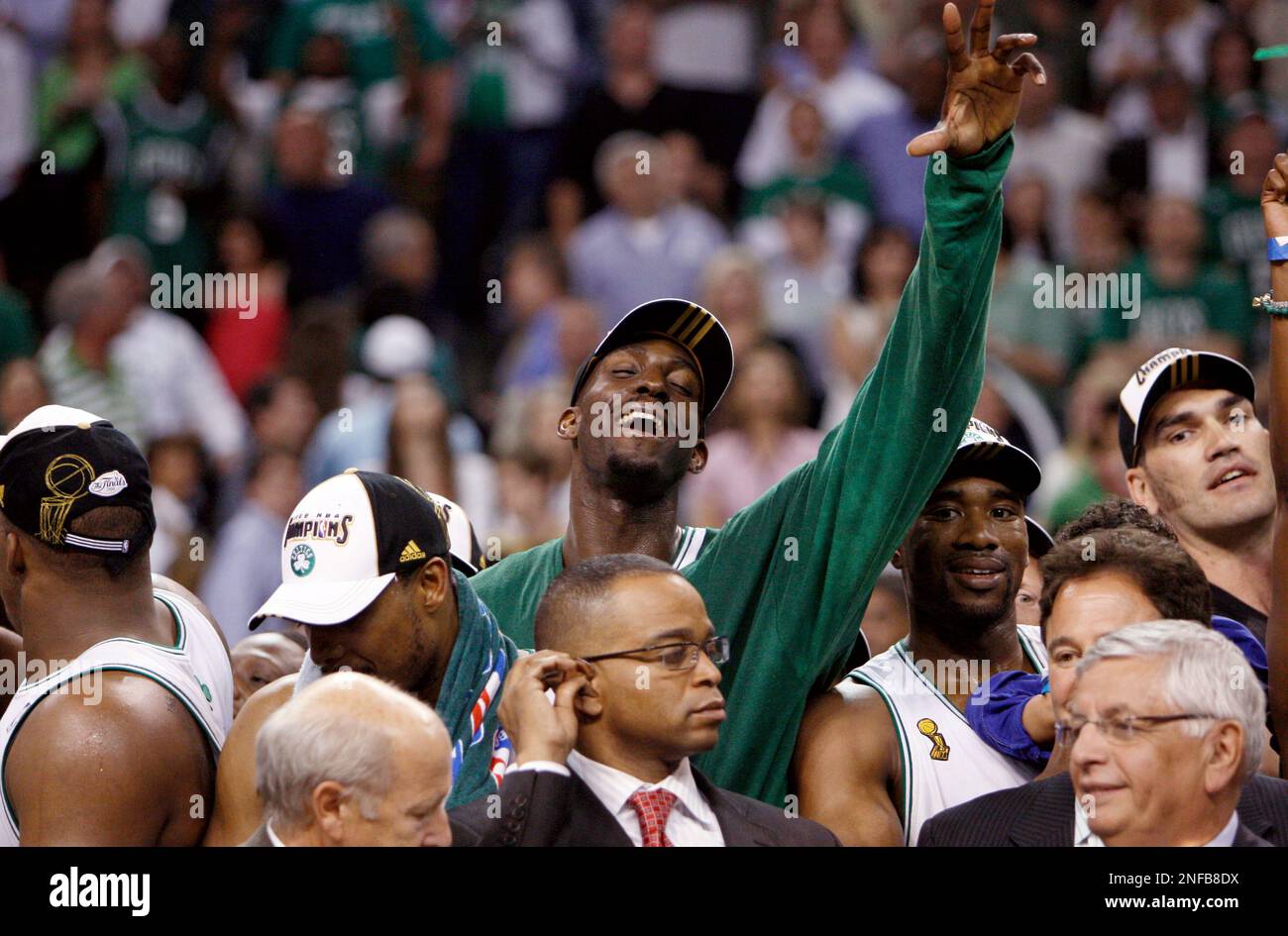 Boston Celtics' Kevin Garnett celebrates during Game 6 of the NBA  basketball finals against the Los Angeles Lakers Tuesday, June 17, 2008, in  Boston. (AP Photo/Winslow Townson Stock Photo - Alamy