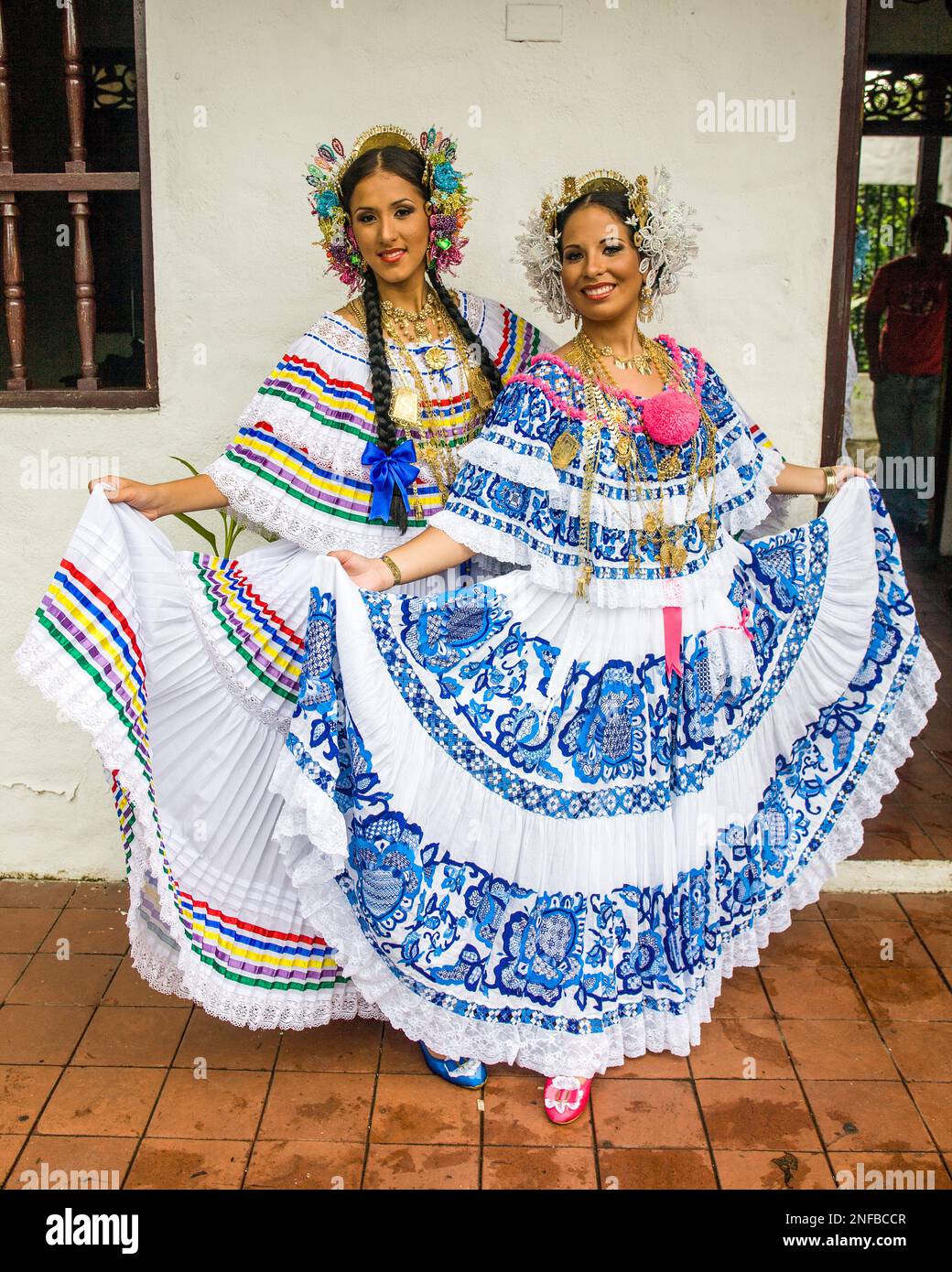 Panamanian traditional dress hi-res stock photography and images - Alamy