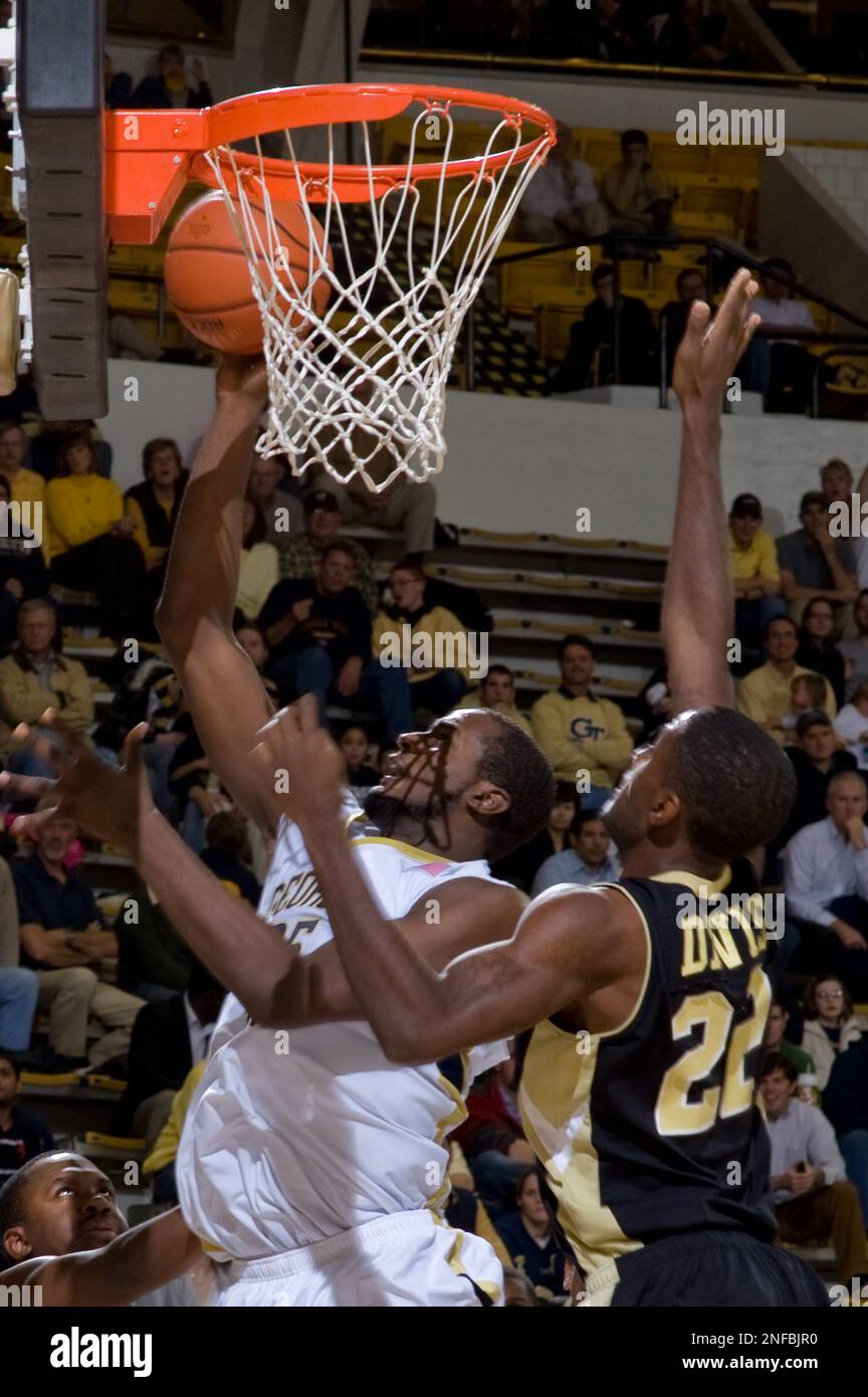 Tech Yellow Jackets forward Zachery Peacock (35) drives in for