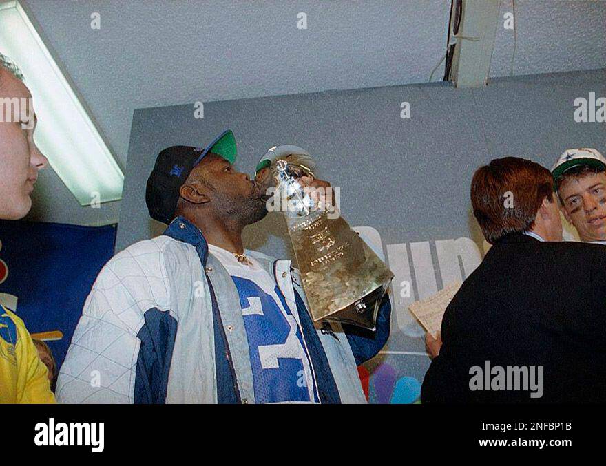 Dallas Cowboy Running Back Emmitt Smith Kisses The Vince Lombardi Trophy After His Team Defeated 6389