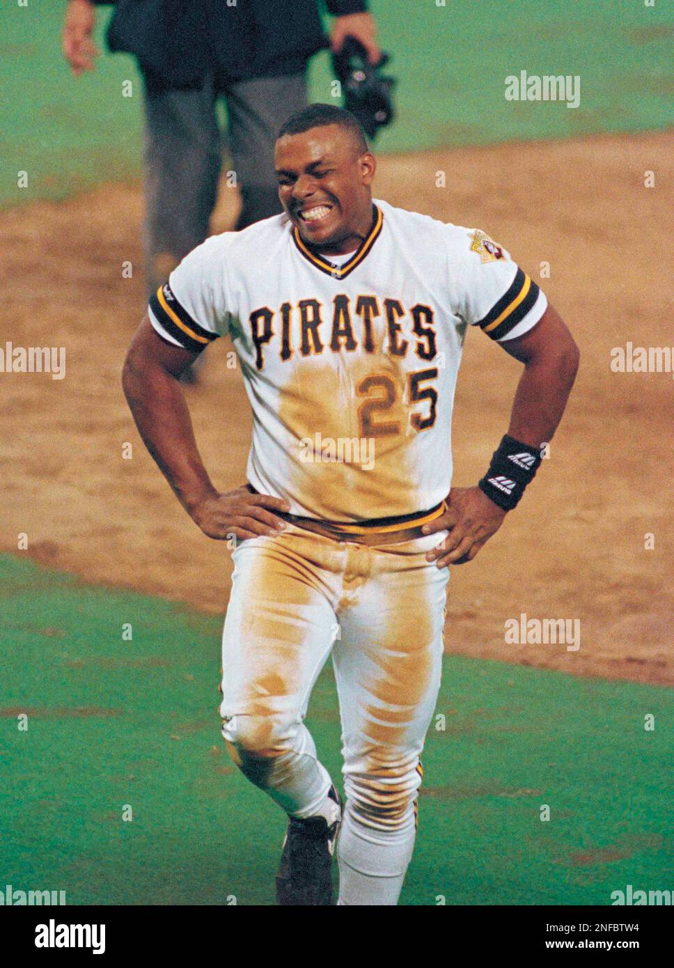 Pittsburgh Pirates' Bobby Bonilla grimaces as he returns to the