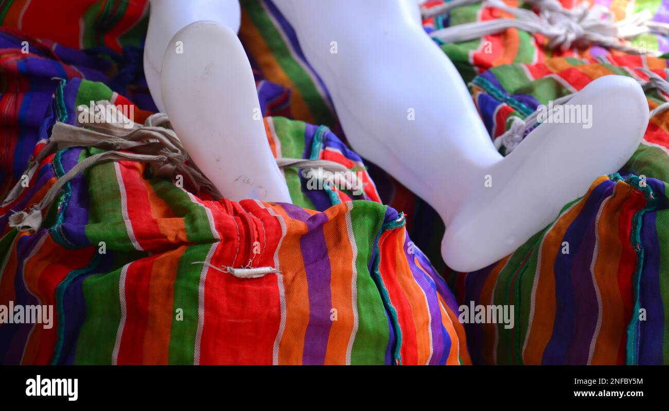 White Mannequins Feet Hi res Stock Photography And Images Alamy feet-inch-in-metres-vlr-eng-br