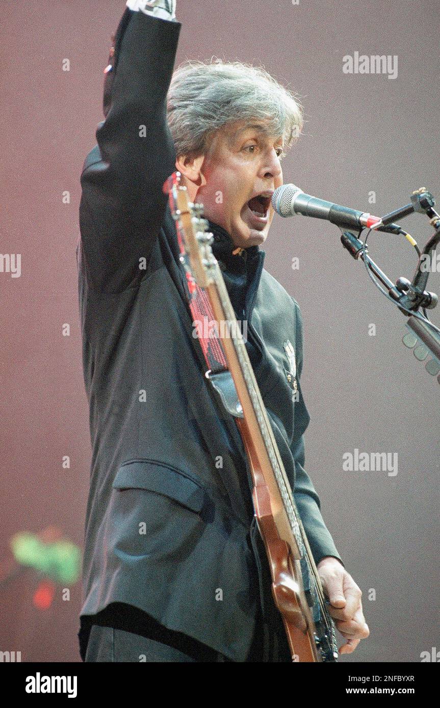 Paul McCartney sings his one of his many hits, “Jet” as he kicks off