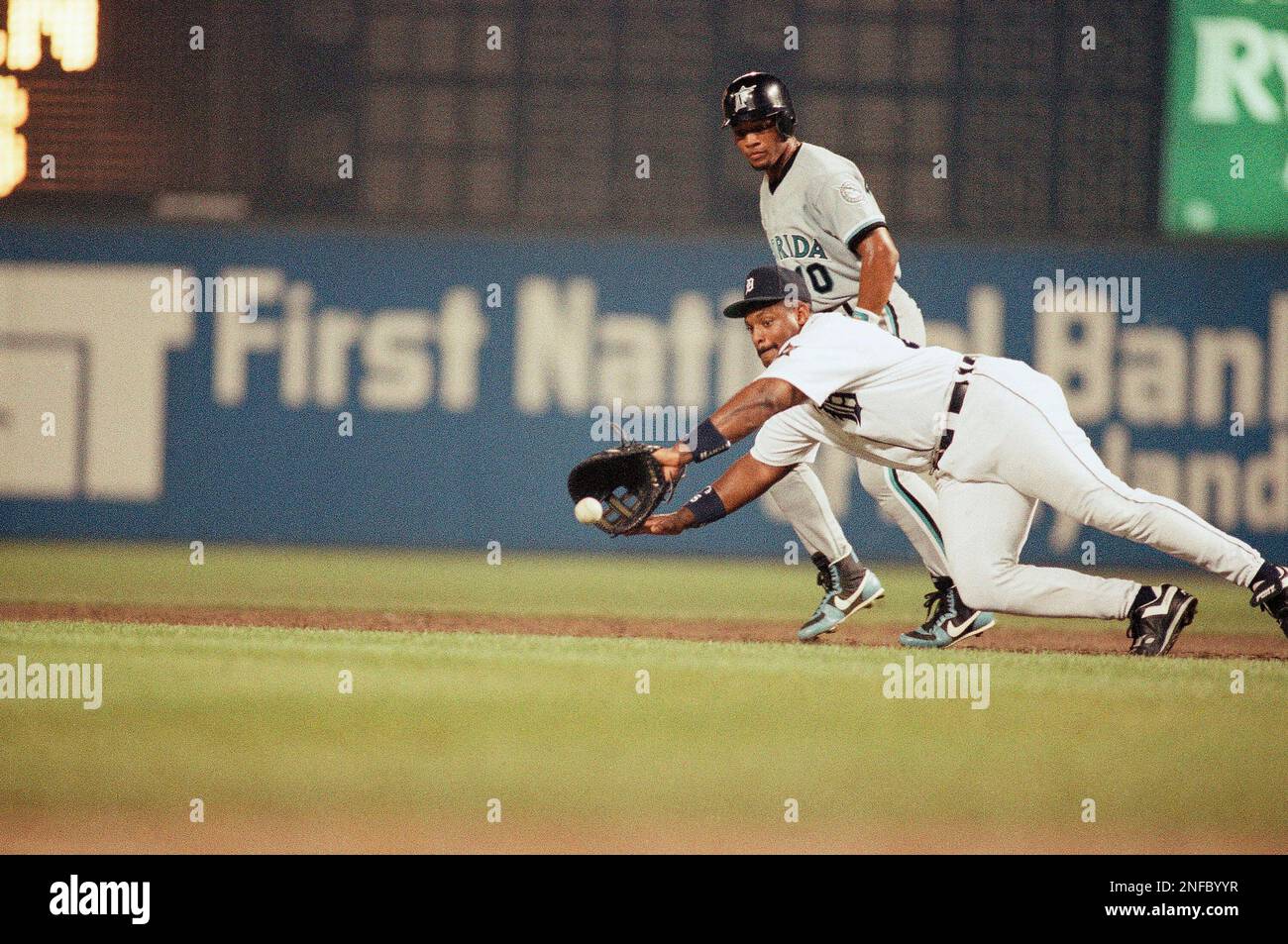 Detroit Tigers first baseman Cecil Fielder, right, makes a diving catch of  a line drive off the bat of Chicago Cubs Mark Grace, as base runner Gary  Sheffield of the Florida Marlins