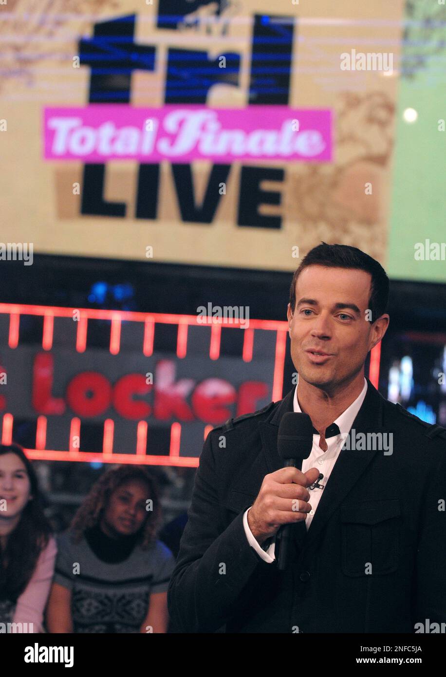 Former MTV VJ Carson Daly makes an appearance on MTV's TRL \, image size:916x1390