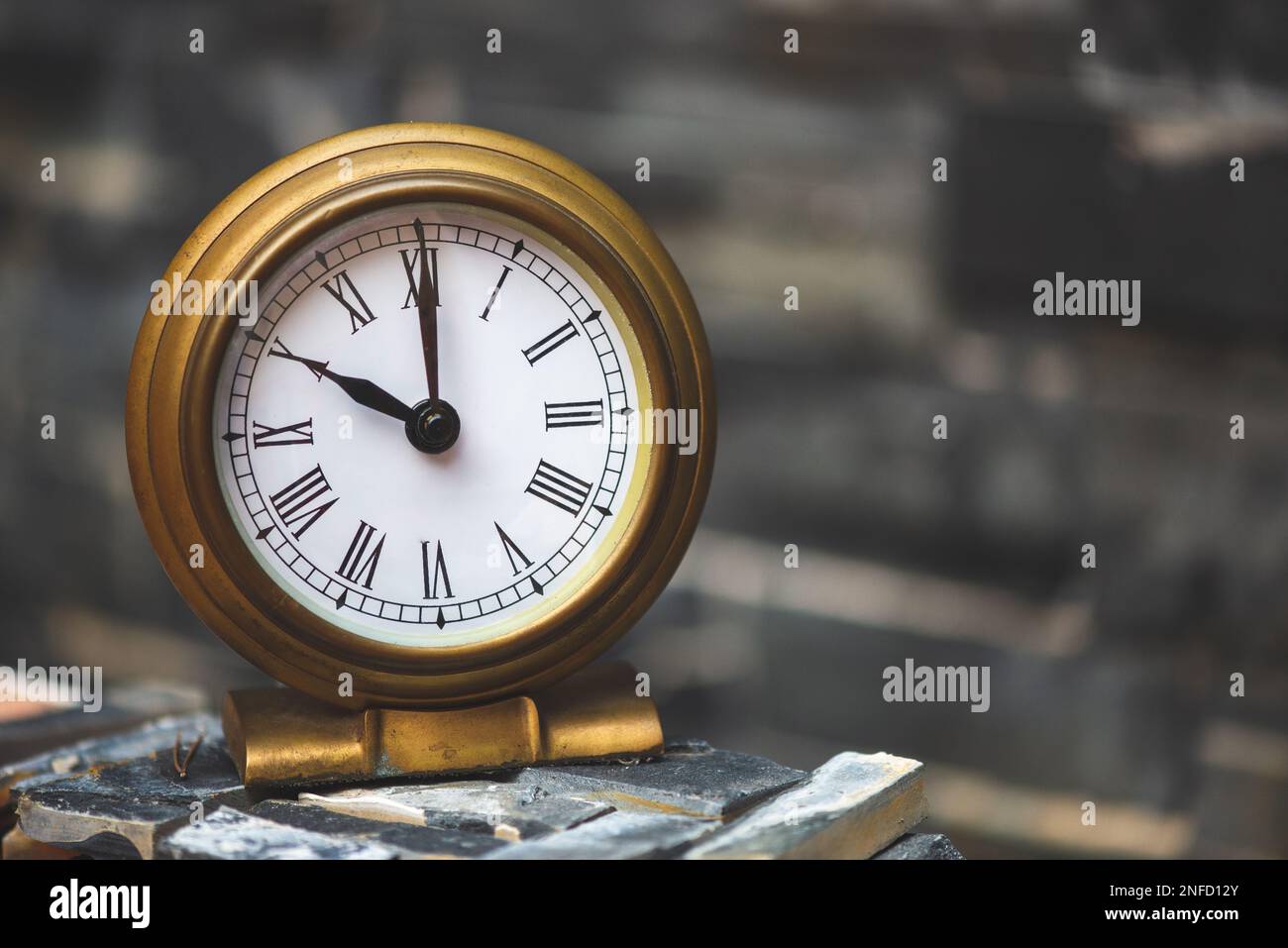 Vintage background with retro alarm clock Stock Photo - Alamy