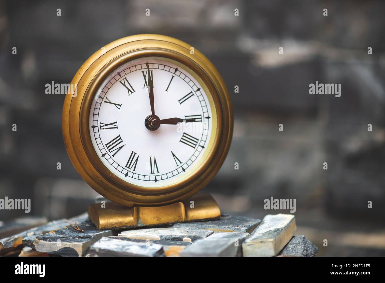 Vintage background with retro alarm clock Stock Photo - Alamy