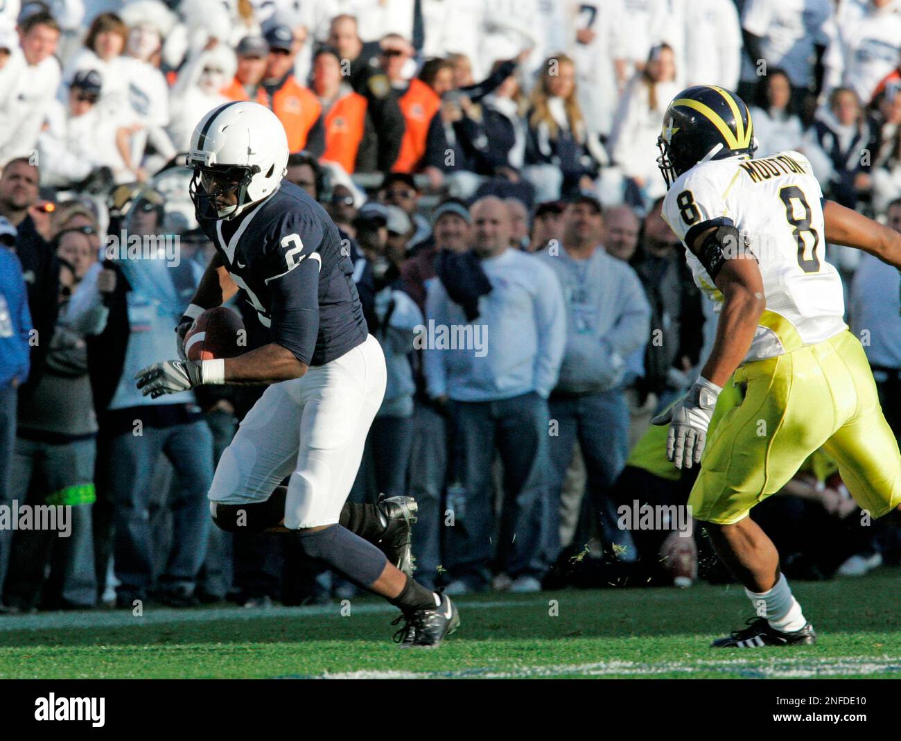 Penn State receiver Derrick Williams (2) against Michigan during an NCAA  college football game in State College, Pa., Saturday, Sept. 20, 2008. (AP  Photo/Gene J. Puskar Stock Photo - Alamy