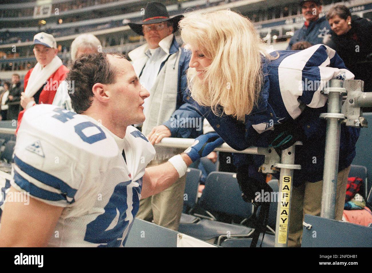 BILL BATES DALLAS COWBOYS SIGNED 11X14 PHOTO INSCRIBED 1983-97