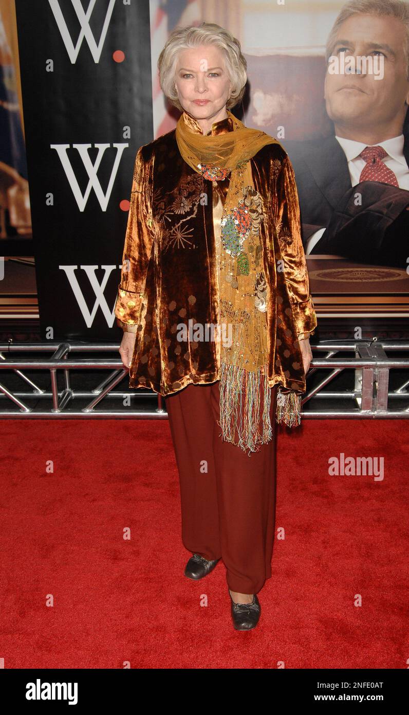 Actress Ellen Burstyn arrives at the World Premiere of 