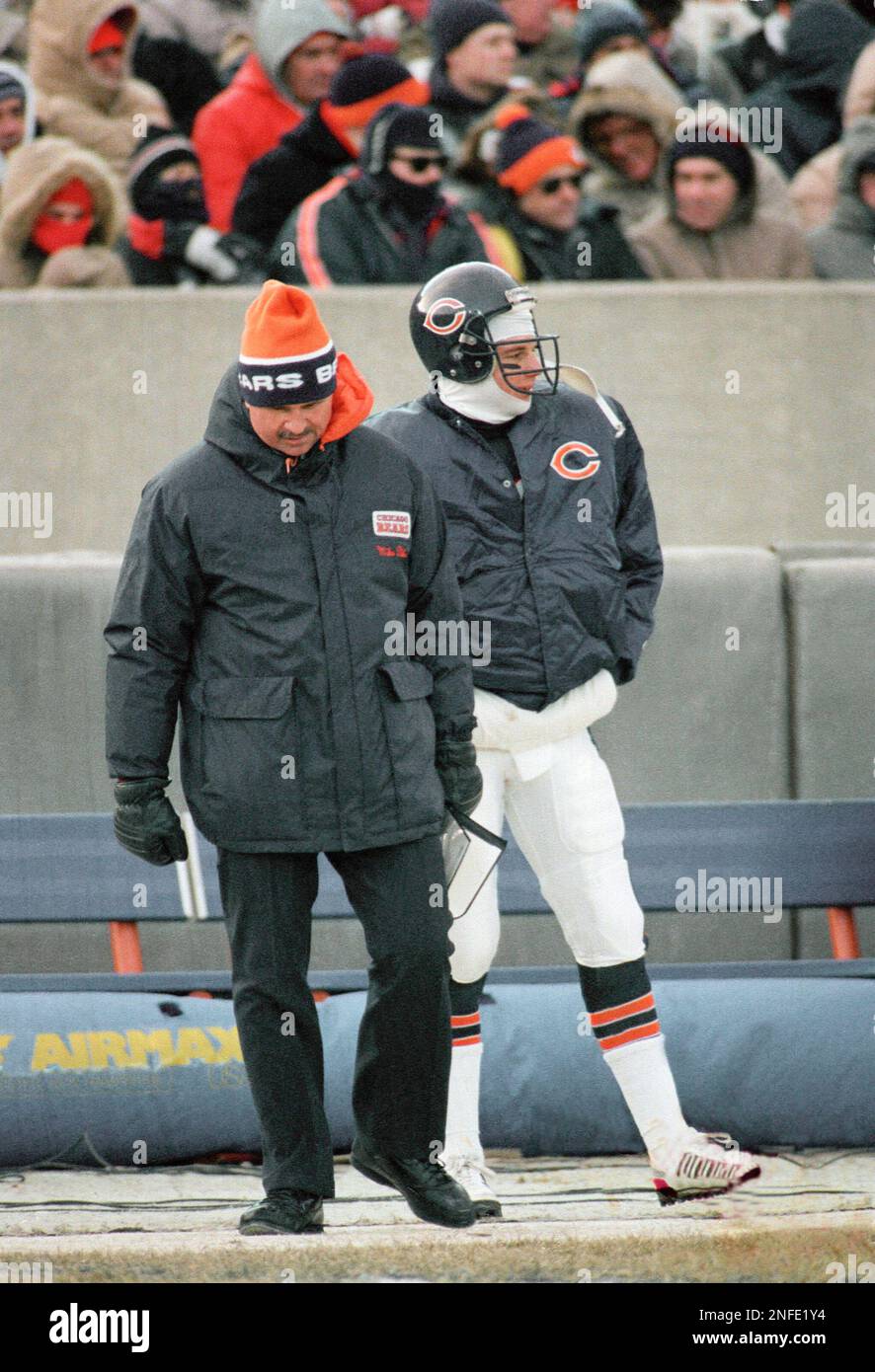 Chicago Bears' coach Mike Ditka, left, and quarterback Mike Tomczak ...