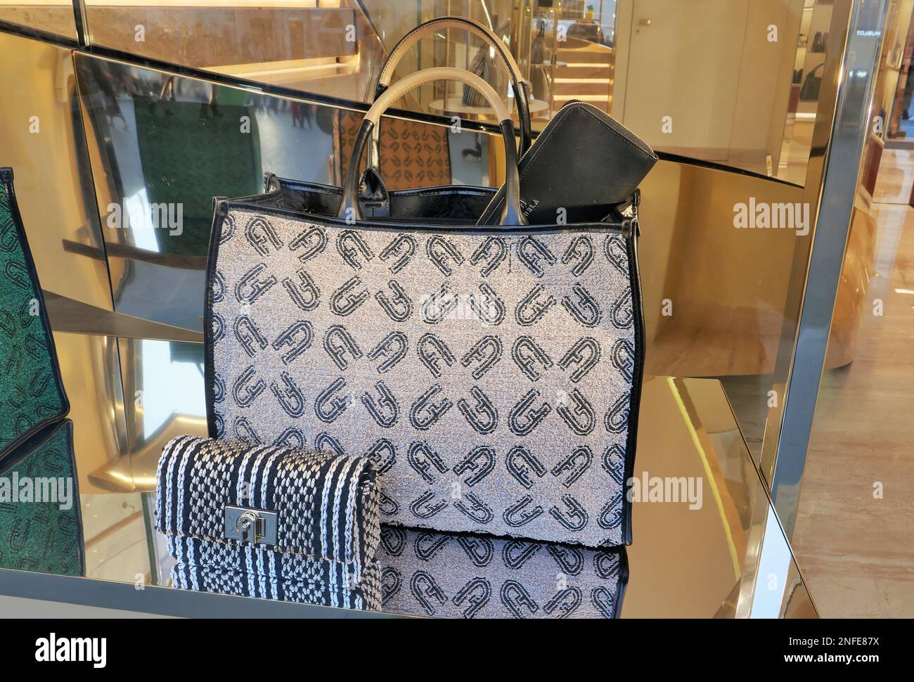 BAGS FOR WOMEN ON DISPLAY AT FURLA FASHION BOUTIQUE Stock Photo