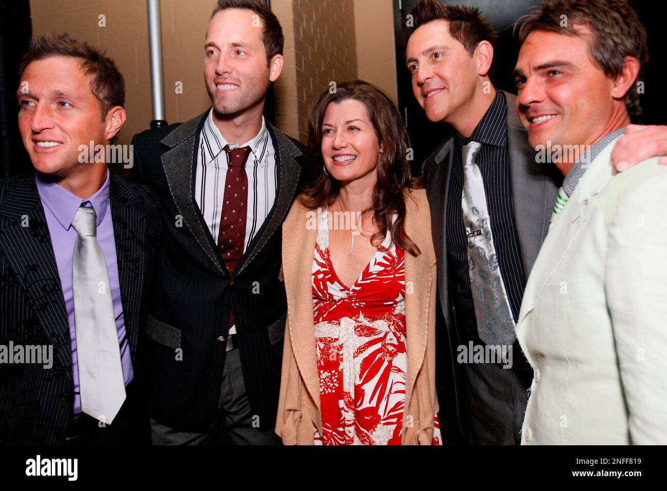 Ernie Haase &amp; Signature Sound pose for a photo with singer Amy 