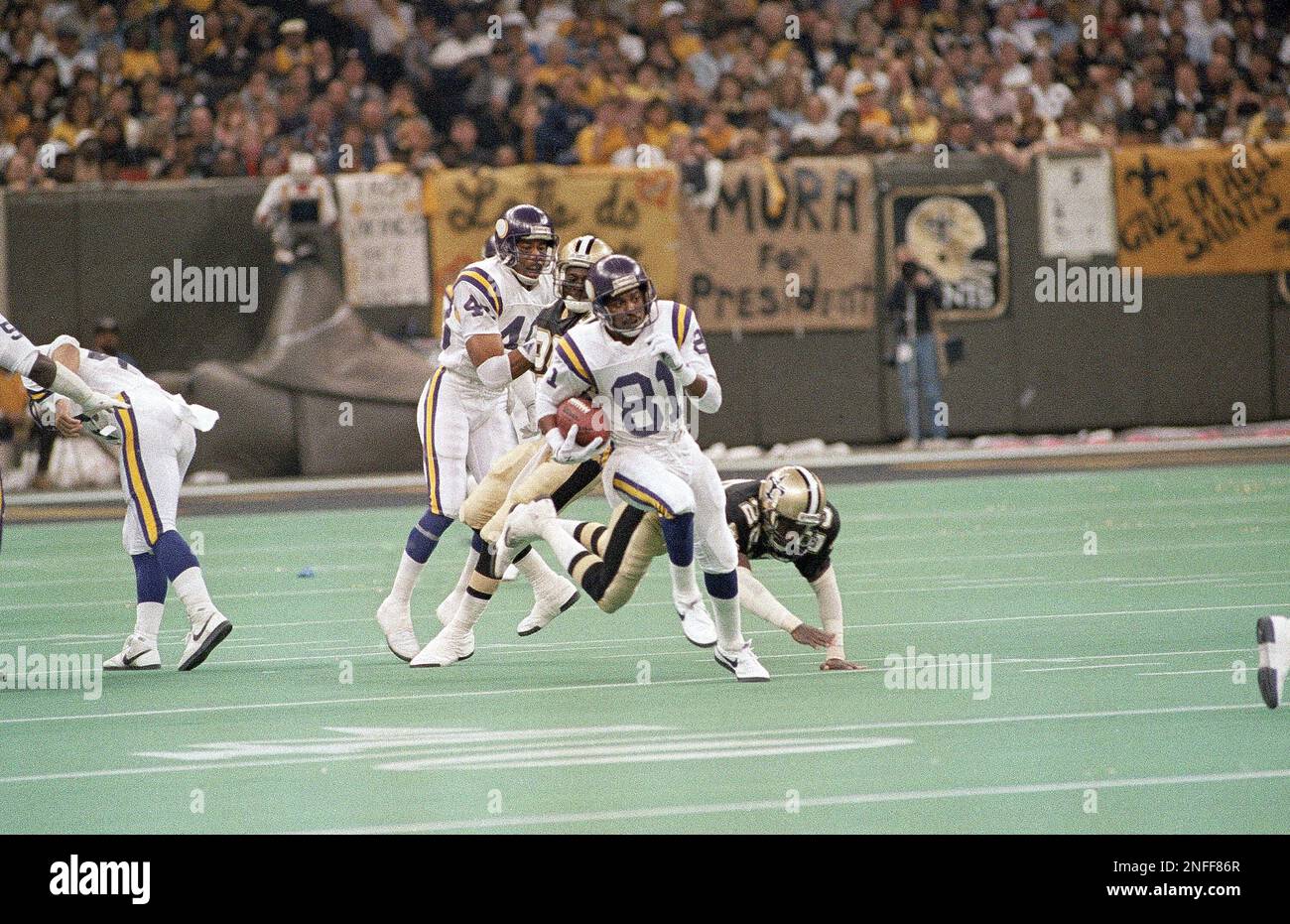 Wide receiver Anthony Carter of the Minnesota Vikings in action