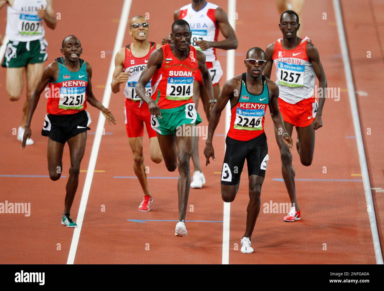 Kenya's Wilfred Bungei, 2nd right, runs to win the gold in the men's