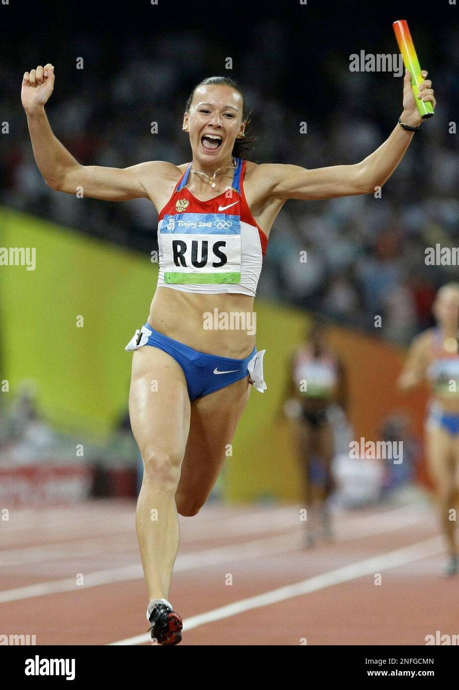 Russia's Yuliya Chermoshanskaya celebrates winning the gold in the