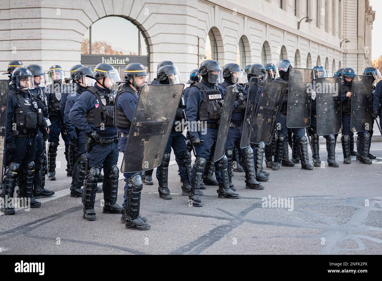 France, Lyon, 2023-02-16. Demonstration against the pension reform. CRS in line with shields waiting for the demonstrators. Photograph by Franck CHAPO Stock Photo