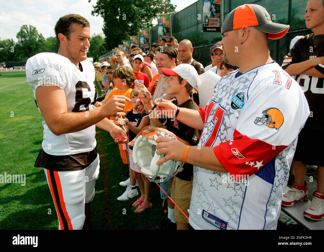 Cleveland Browns center Ryan Pontbriand (64) before an exhibition football  game Saturday, Aug. 15, 2009, in Green Bay, Wis. (AP Photo/Jim Prisching  Stock Photo - Alamy