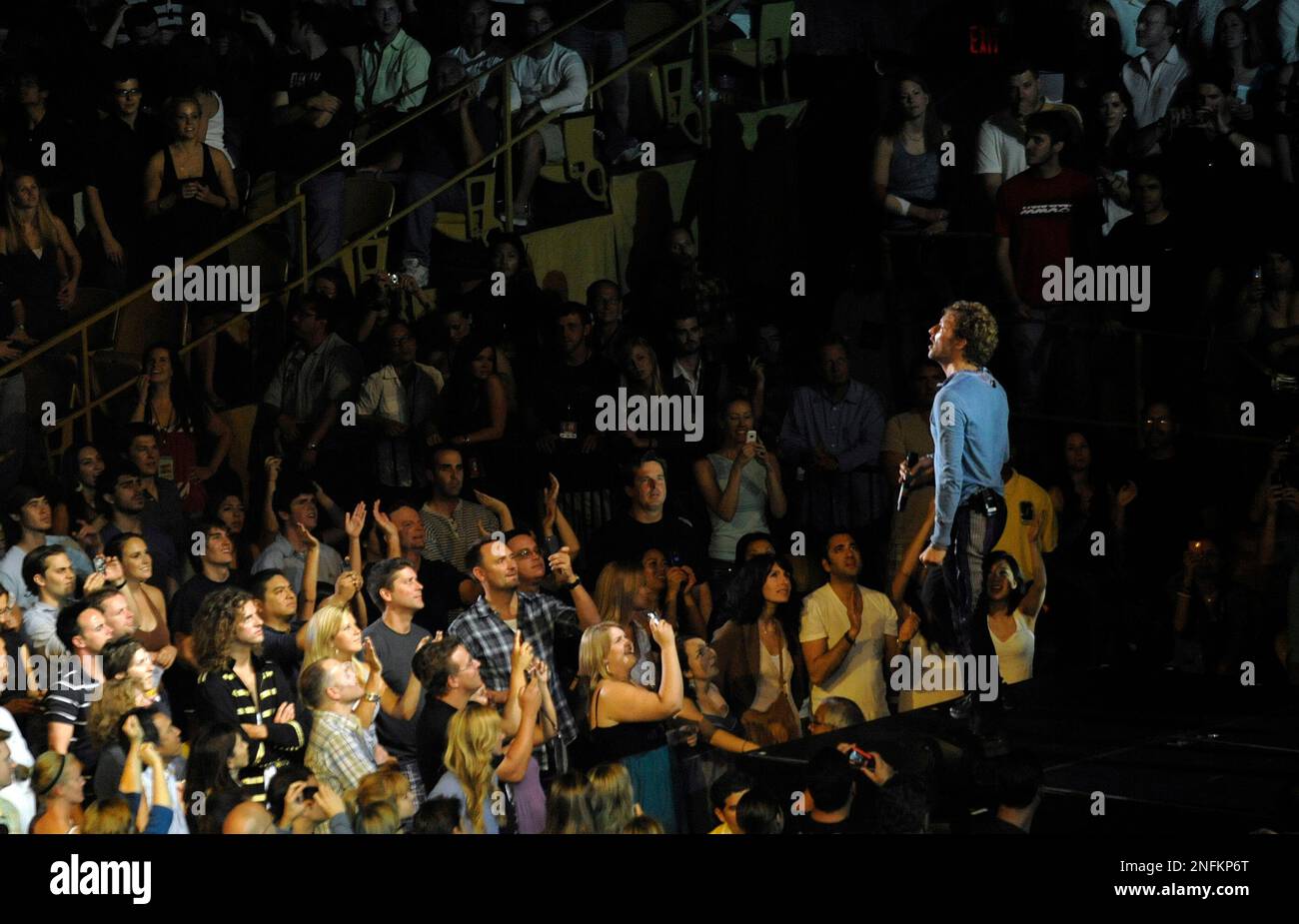 Coldplay performing live in 2008 during Viva la Vida Tour