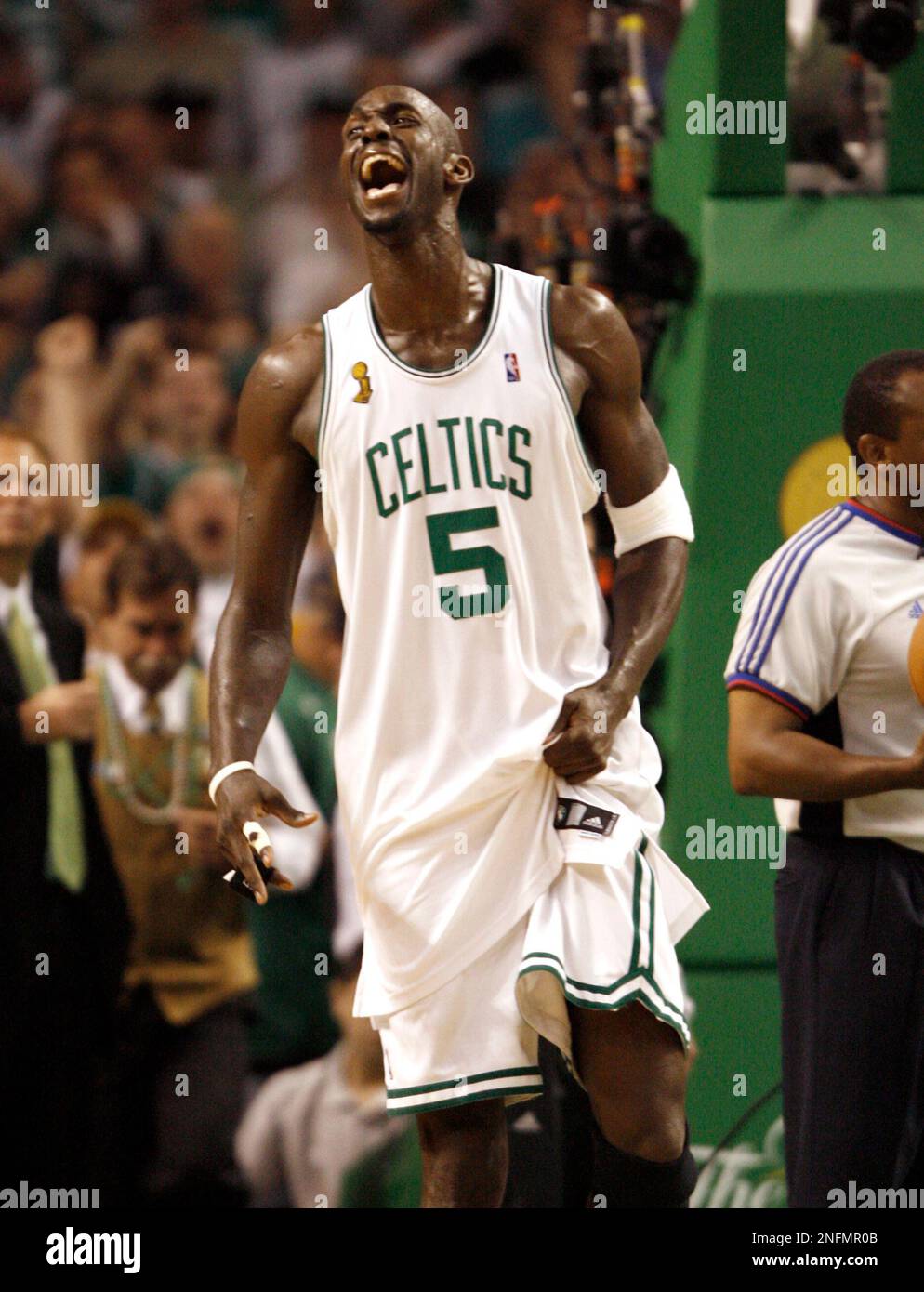 Boston Celtics' Kevin Garnett celebrates during Game 6 of the NBA  basketball finals against the Los Angeles Lakers Tuesday, June 17, 2008, in  Boston. (AP Photo/Winslow Townson Stock Photo - Alamy