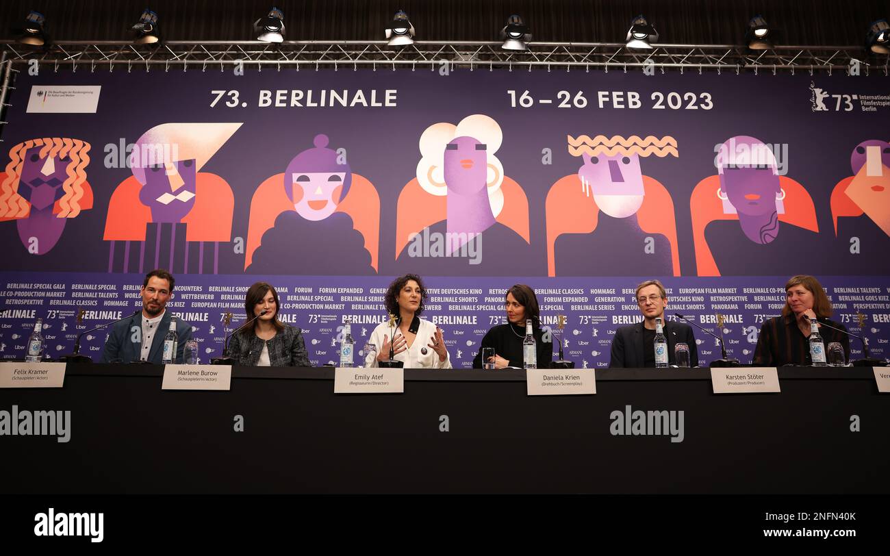 Berlin, Germany. 17th Feb, 2023. Felix Kramer (l-r), actor, Marlene Burow, actress, Emily Atef, director and screenplay, Daniela Krien, writer and screenplay, Karsten Stöter, producer, and Verena von Stackelberg, moderator, attend the press conference for the film 'Irgendwann werden wir uns alles erzählen'. The film is showing in competition. The Berlinale is one of the major film festivals and runs until February 26, 2023. Credit: Gerald Matzka/dpa-Zentralbild/dpa/Alamy Live News Stock Photo