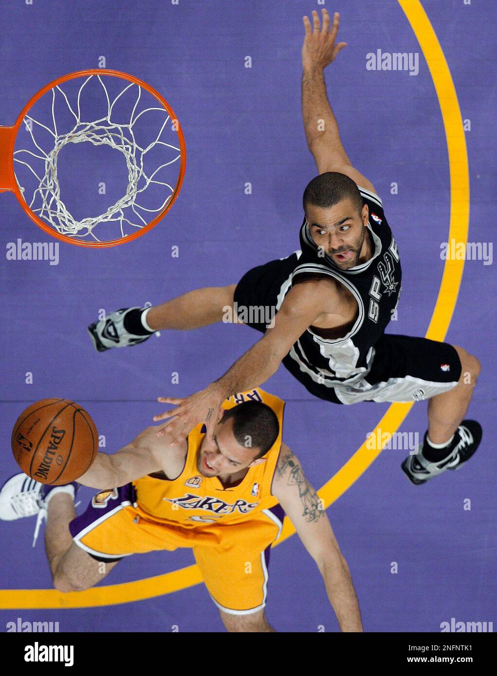 Los Angeles Lakers guard Jordan Farmar (5) scores on a layup under the  defense of San Antonio Spurs guard Tony Parker (9), of France, during the  second quarter in Game 2 of