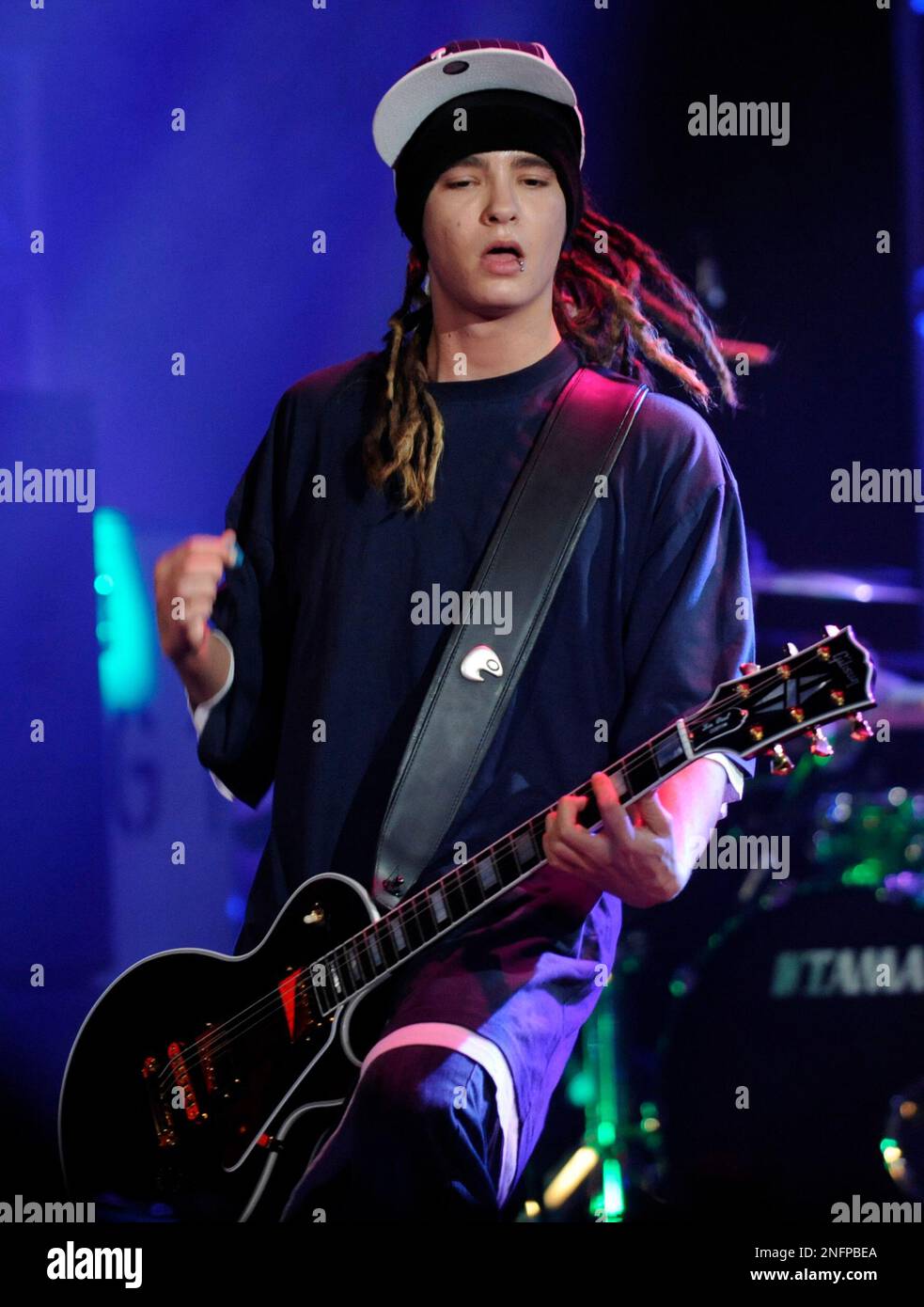 Tom Kaulitz of the German band Tokio Hotel performs at the Avalon Hollywood  club in Los Angeles, Tuesday, May 13, 2008. (AP Photo/Chris Pizzello Stock  Photo - Alamy