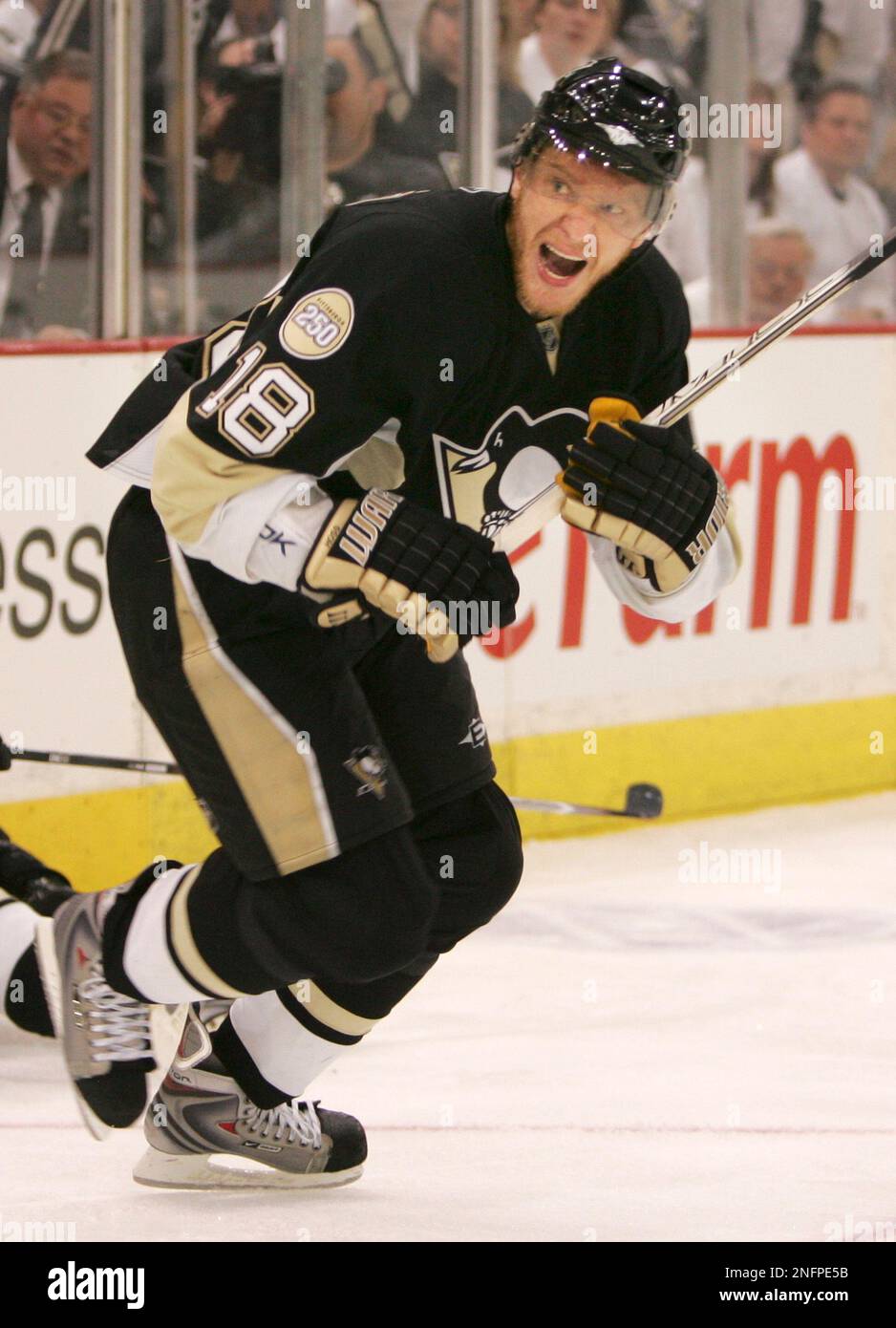 Pittsburgh Penguins forward Marian Hossa of Slovakia (18) skates against the Philadelphia Flyers