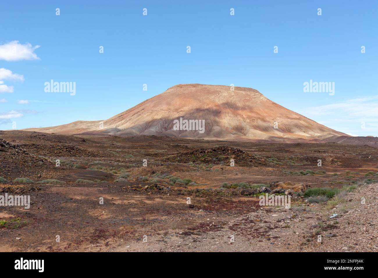 Mountain called La Roja near Corralejo, Fuerteventura Stock Photo - Alamy