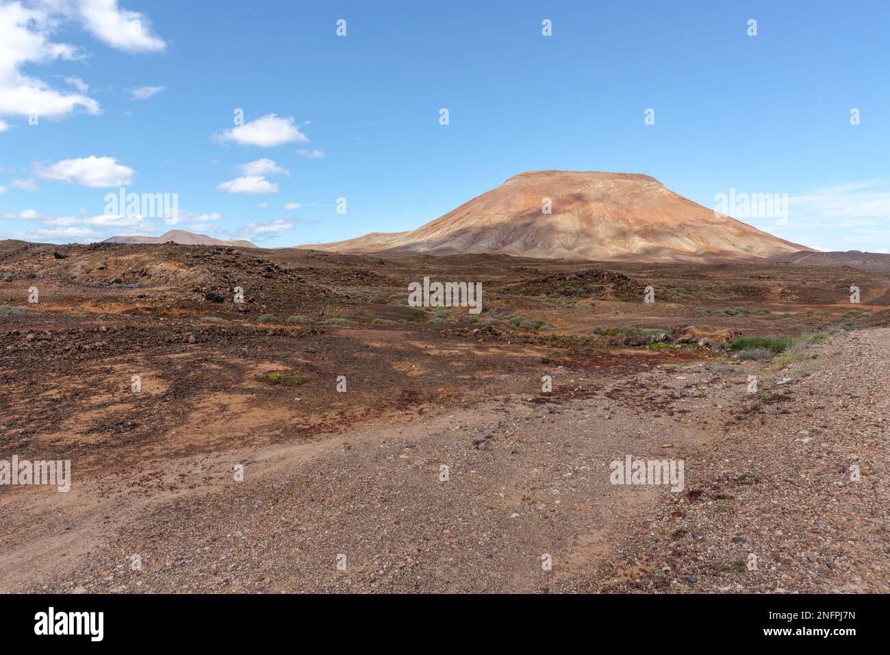 Mountain called La Roja near Corralejo, Fuerteventura Stock Photo - Alamy
