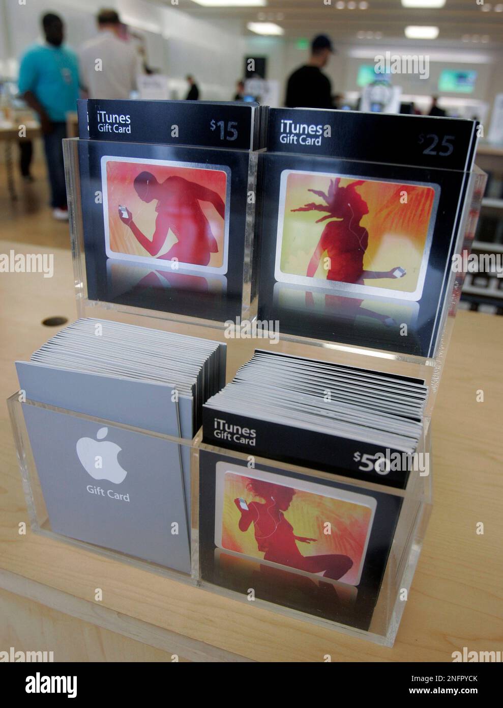 Viersen, Germany - June 9. 2021: Closeup of Apple app store iTunes and  Google Play voucher gift Cards in a row in shelf of german shop (Focus on  cente Stock Photo - Alamy