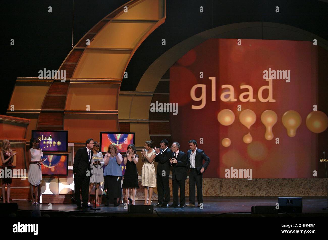 Members of the cast of "Brothers and Sisters" attend the 19th Annual