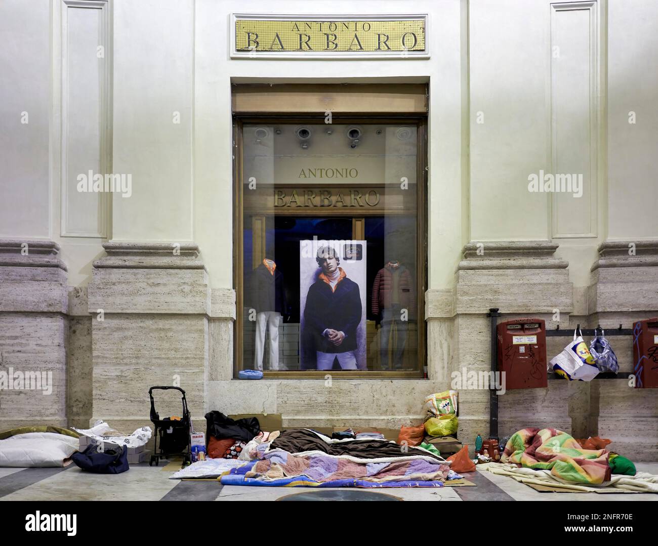 Italy poverty hungry hi-res stock photography and images - Alamy