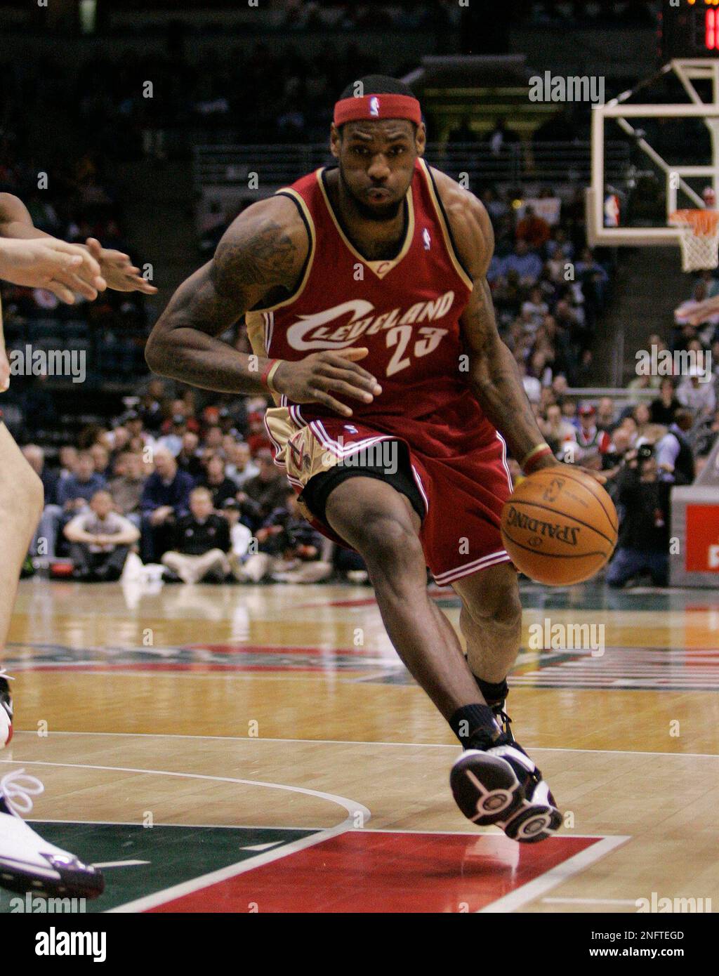 lebron first nba game