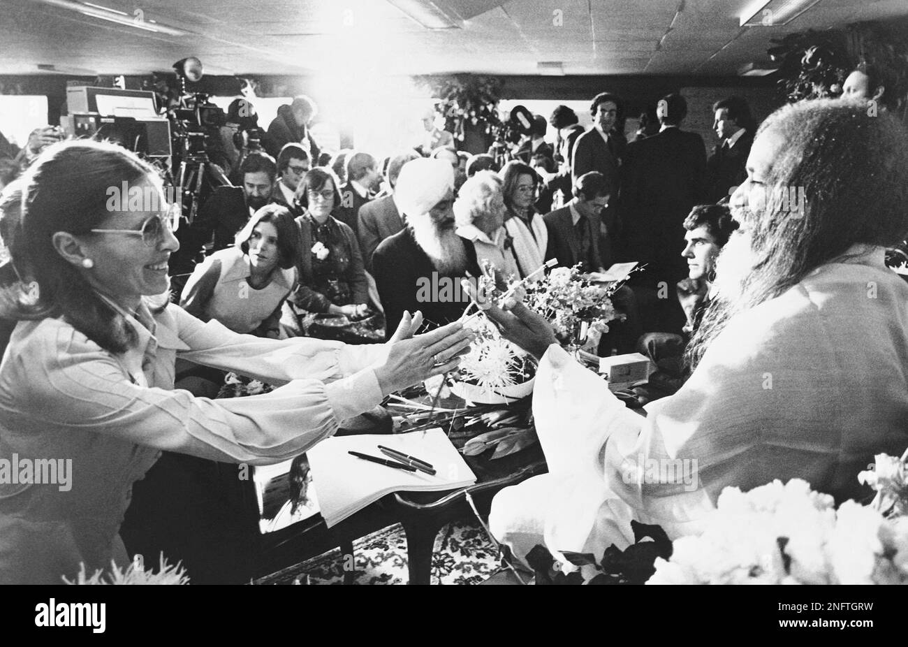 Indian Yogi Maharishi Mahesh Yogi Big Chief Of The Society For indian-yogi-maharishi-mahesh-yogi-big-chief-of-the-society-for