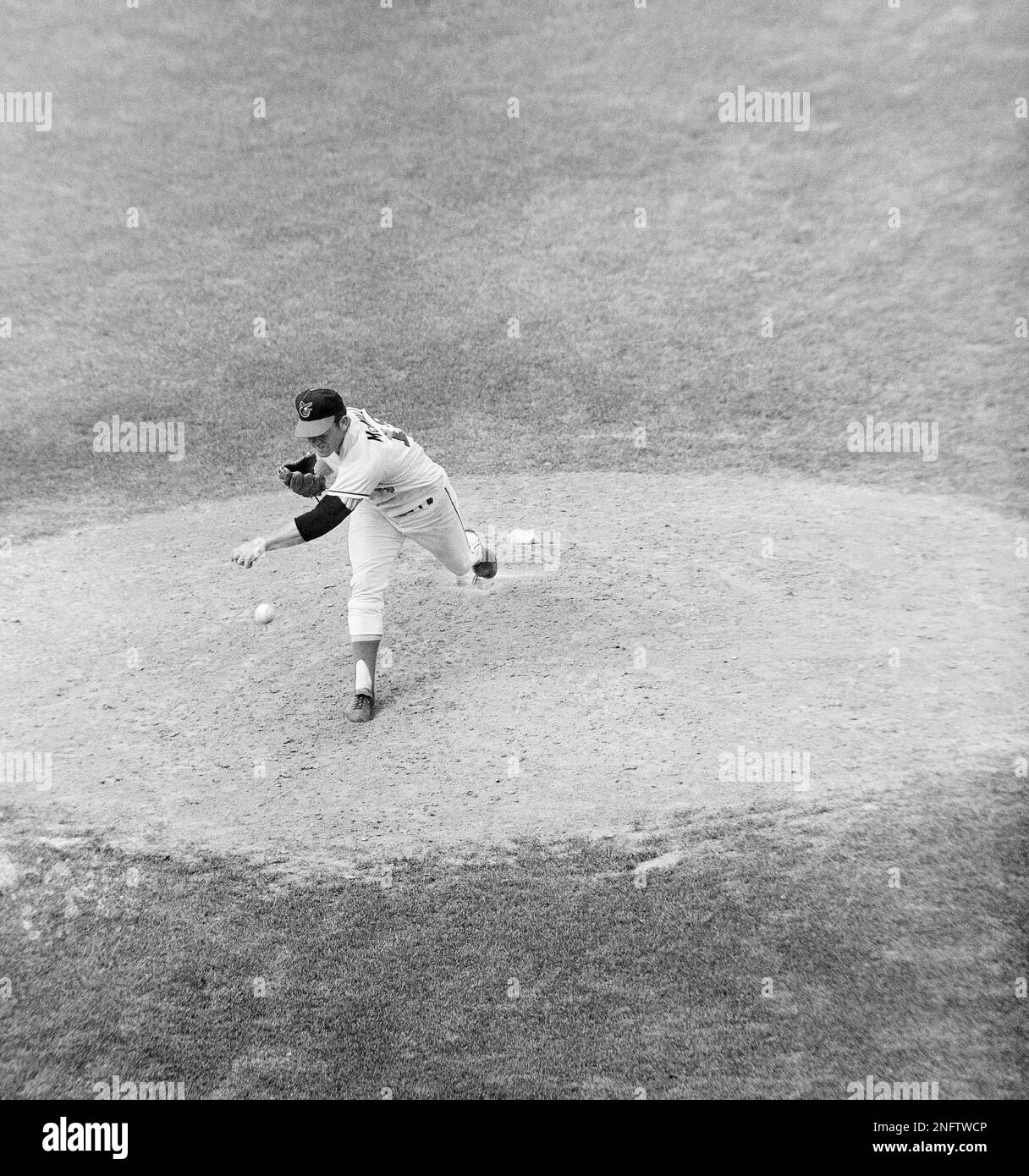 Baltimore pitcher Dave McNally shows winning form as he delivers during Tuesday, Oct. 14, 1970