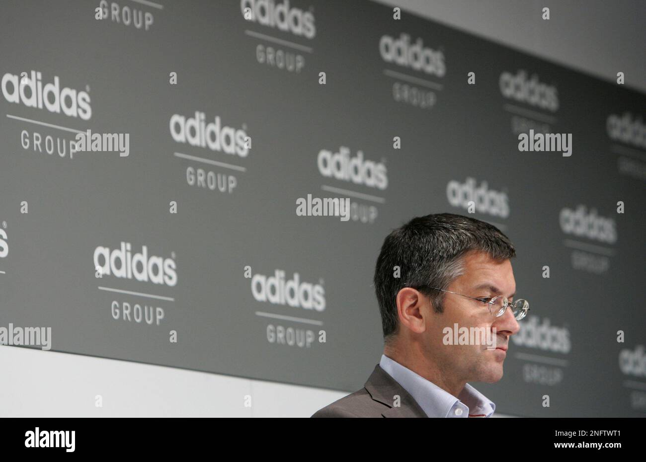 Herbert Hainer, Vorstandsvorsitzender des Sportartikelherstellers Adidas,  spricht am Mittwoch, 3. Maerz 2010, waehrend der Bilanz-Pressekonferenz des  Unternehmens in Herzogenaurach, Bayern. (apn Photo/Christof Stache) ---  Herbert Hainer, CEO of the ...