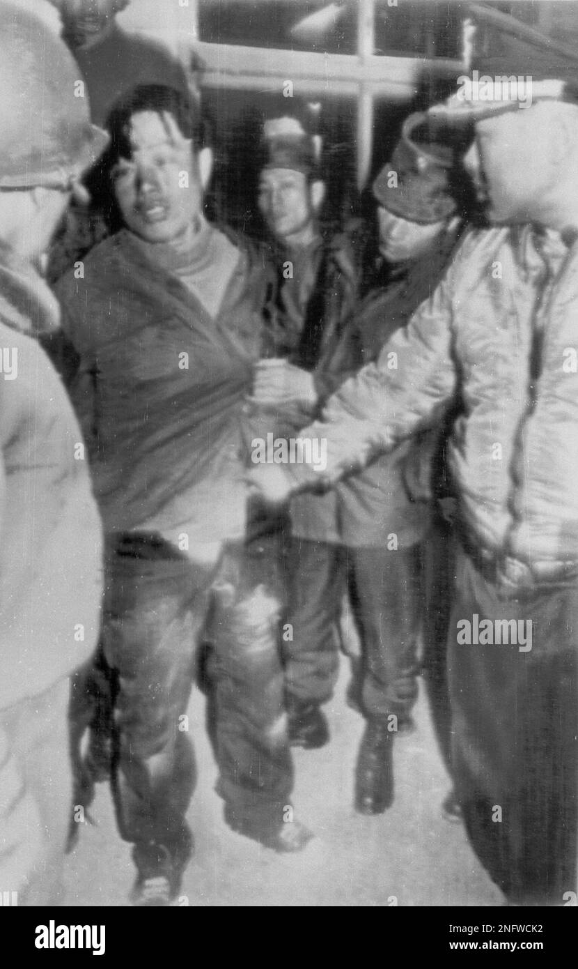 South Korean National Police Chief Chae won Shik, right, questions a