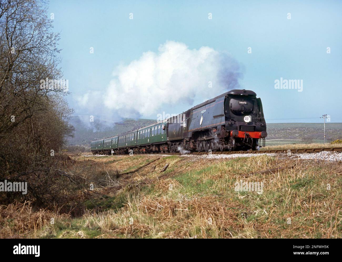 Battle of Britain Class 34072 257 Squadron climbs Corfe Common on the ...