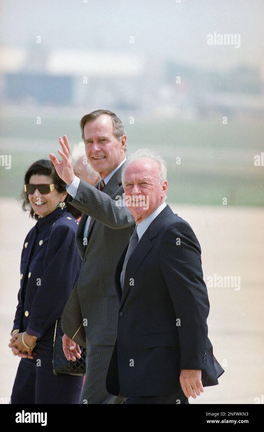 President George H.W. Bush, center, with Israeli Prime Minister Yitzhak ...