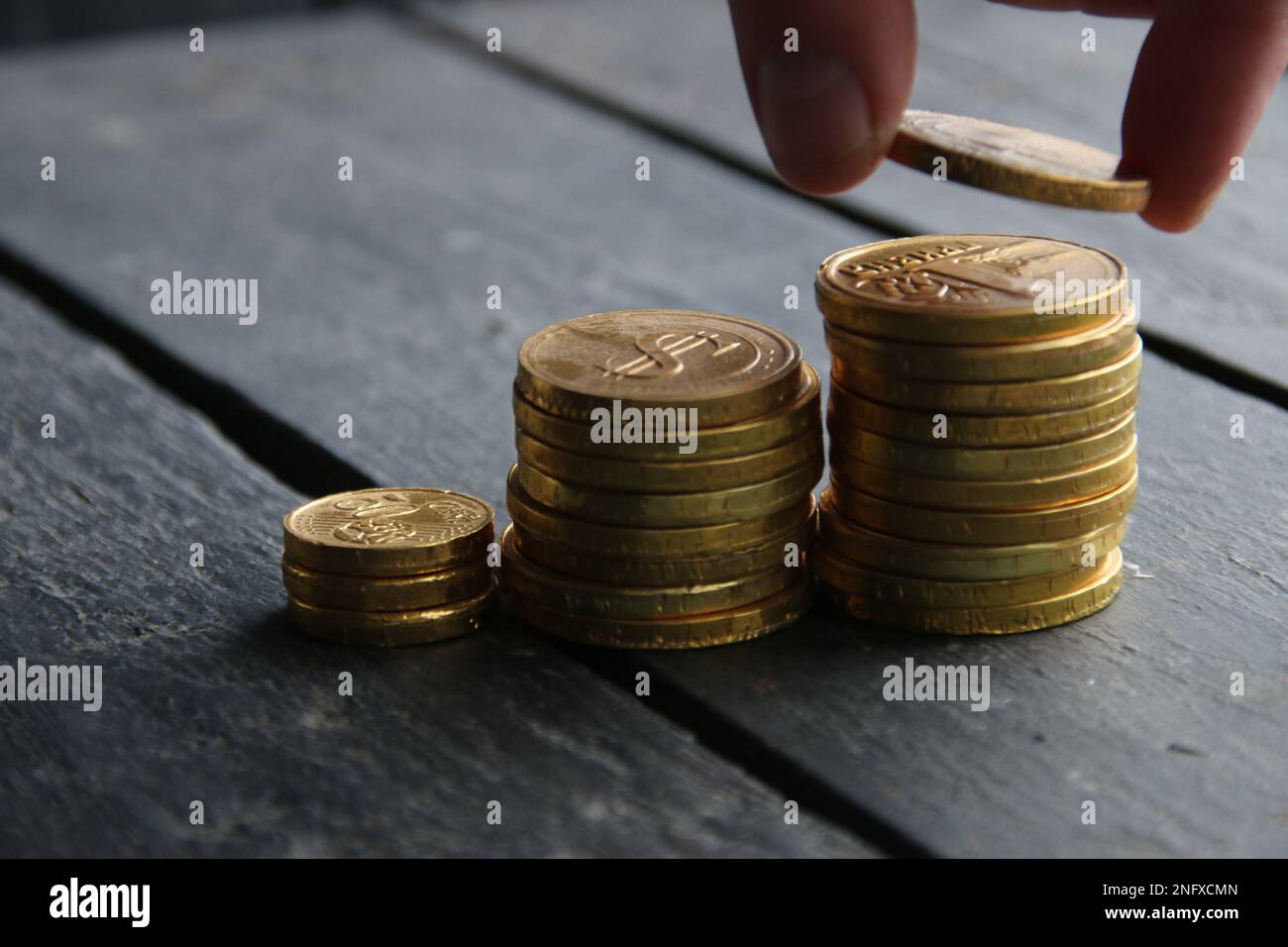 Golden coins raising chart hi-res stock photography and images - Alamy