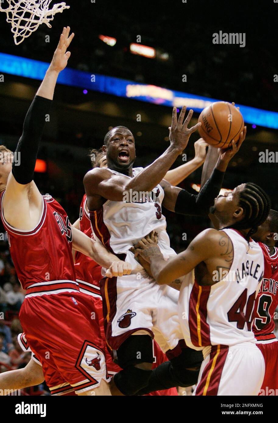 Miami Heat guard Dwyane Wade, center, shoots as Chicago Bulls forward