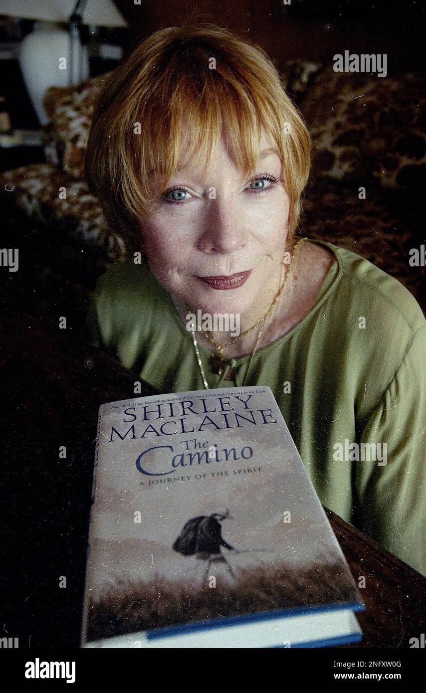 Actress Shirley MacLaine poses with her book "The Camino" during an  interview at MacLaine's home in Malibu, Calif., July 28, 2000. (AP  Photo/Reed Saxon Stock Photo - Alamy