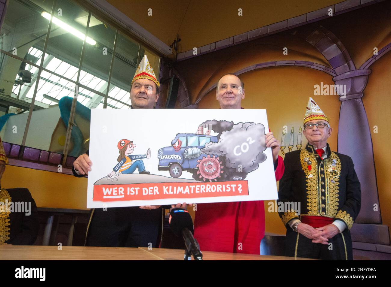 Duesseldorf, Germany. 17th Feb, 2023. Jacques Tilly, the carnival float builder, and Hans Juergen Tuellmann, director of the Duesseldorf carnival committee, are holding the placard of the new 2023 motto carnival float design to the press during the press conference introducing the new 2023 motto carnival float for the Rose Monday Parade in Duesseldorf, Germany on February 17, 2023 (Photo by Ying Tang/NurPhoto). Credit: NurPhoto SRL/Alamy Live News Stock Photo