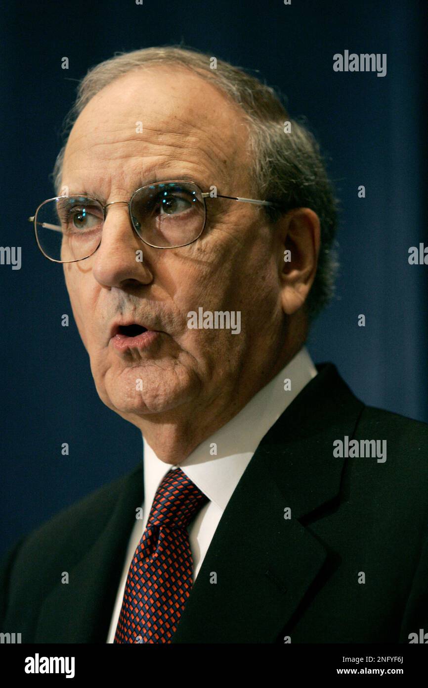 Former senator George Mitchell delivers his remarks at a New York news ...