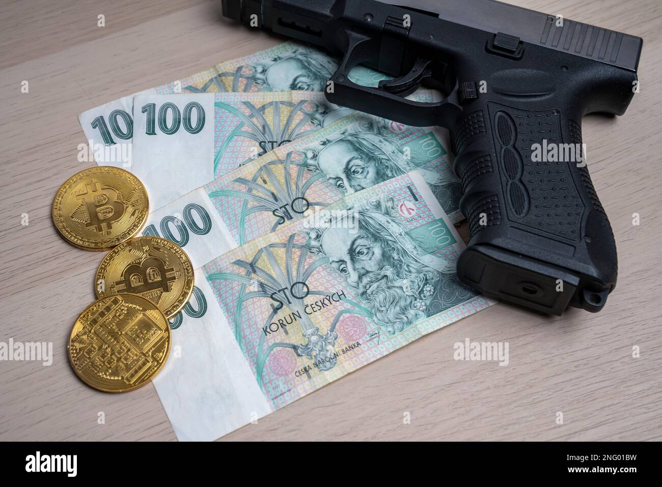 Bitcoin cash checks hi-res stock photography and images - Alamy