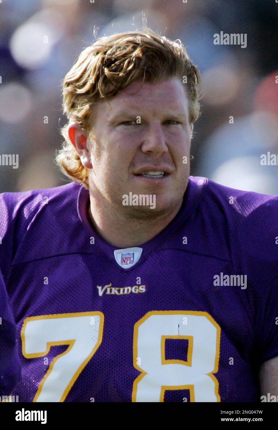 Minnesota Vikings center Matt Birk is shown during an NFL football game  against the Washington Redskins Sunday, Dec. 23, 2007 in Minneapolis.(AP  Photo/Tom Olmscheid Stock Photo - Alamy