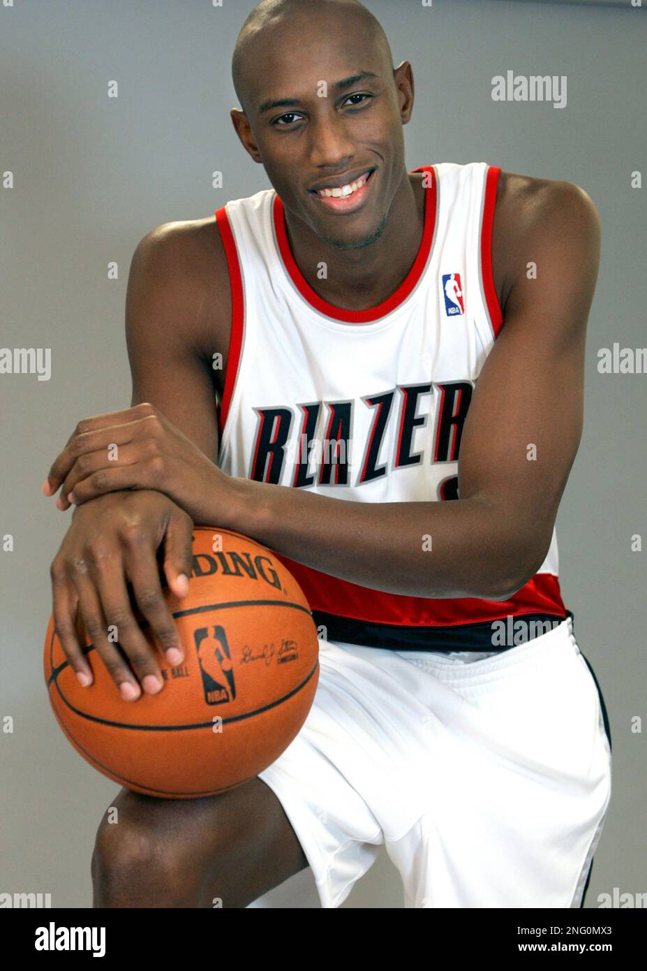 Portland Trail Blazers' Steve Blake poses during media day for the NBA  basketball Monday, Sept. 29, 2008, at the Rose Garden, in Portland, Ore.  (AP Photo/Rick Bowmer Stock Photo - Alamy